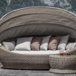 Sofa Daybed Rotan Outdoor dengan Kanopi