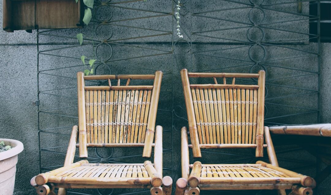 cara menyimpan kursi santai rotan saat musim hujan