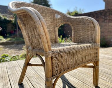 Efektif Menghilangkan Bau Apek pada Furniture Rotan