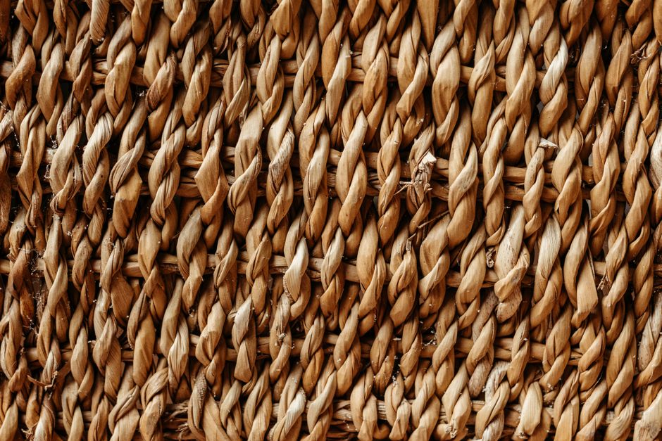 perbedaan rotan sintetis dan rotan alami