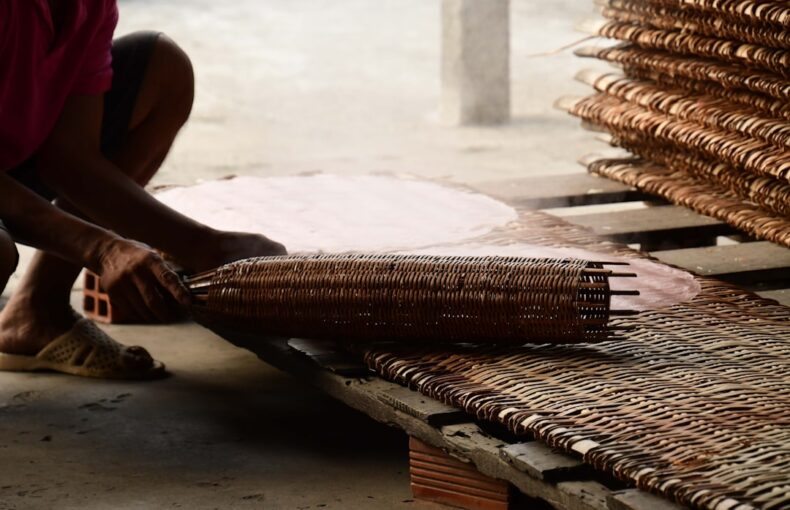 proses pembuatan furniture rotan sintetis